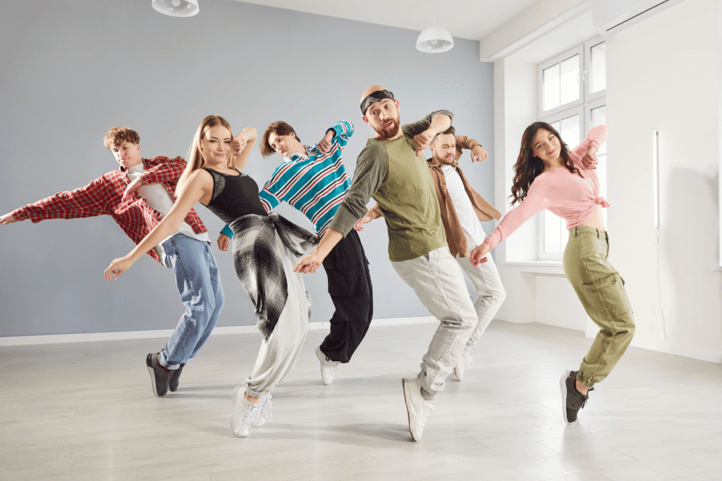 Group Dance Classes vs Private Dance Lessons- Which One is Better for Beginners?